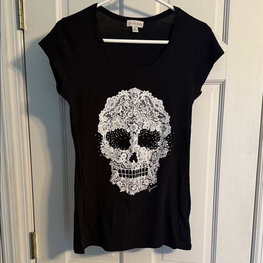 GUESS Black and White Skull Graphic Tee medium